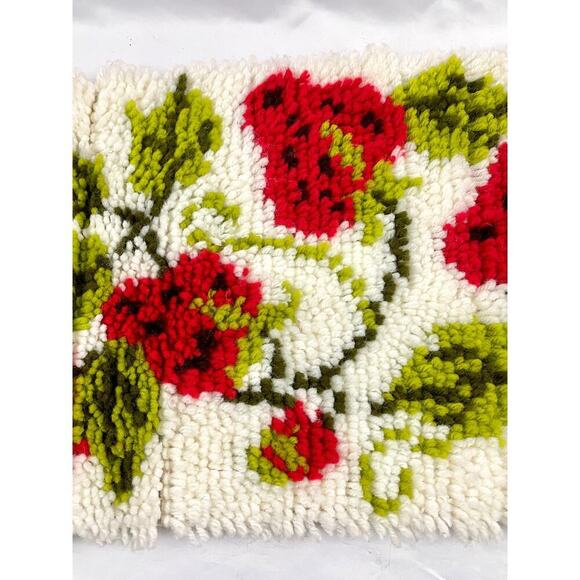 VTG Latch Hook Rug Wall Hanging Artwork Strawberries Fruit 12"x 27" Handmade - Picture 4 of 12